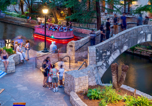 Attracting Tourists and Visitors to Your San Antonio Business with Local Search